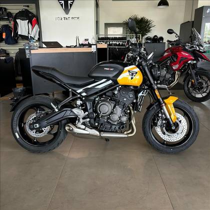 TRIUMPH TRIDENT 660 
